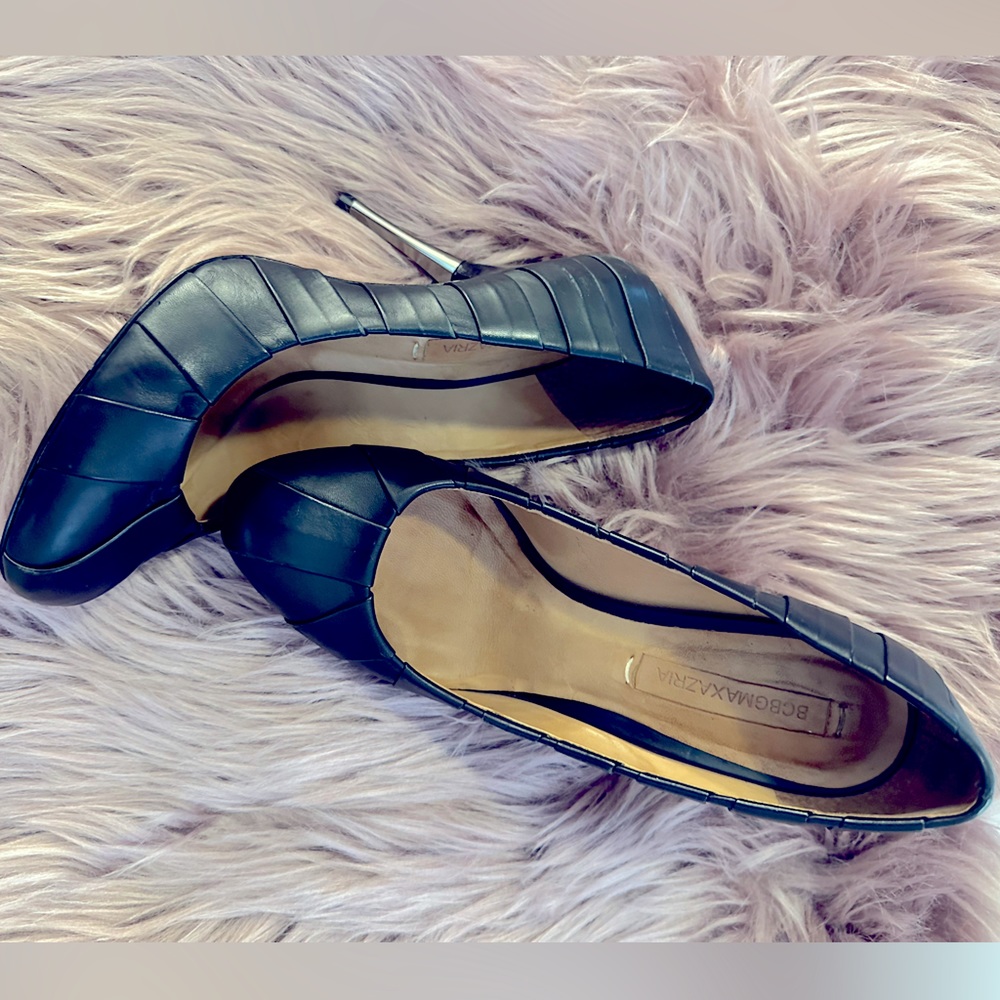 BCBGMAXAZRIA black and silver pumps